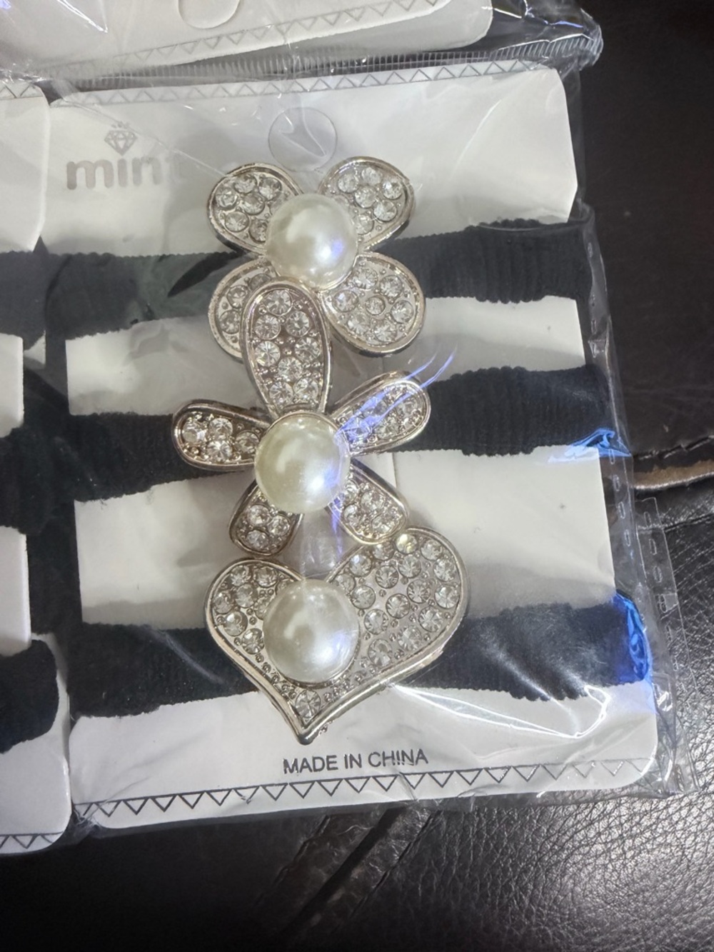 Rhinestone Pearl Flower & Heart Hair Clips - Black Elastic